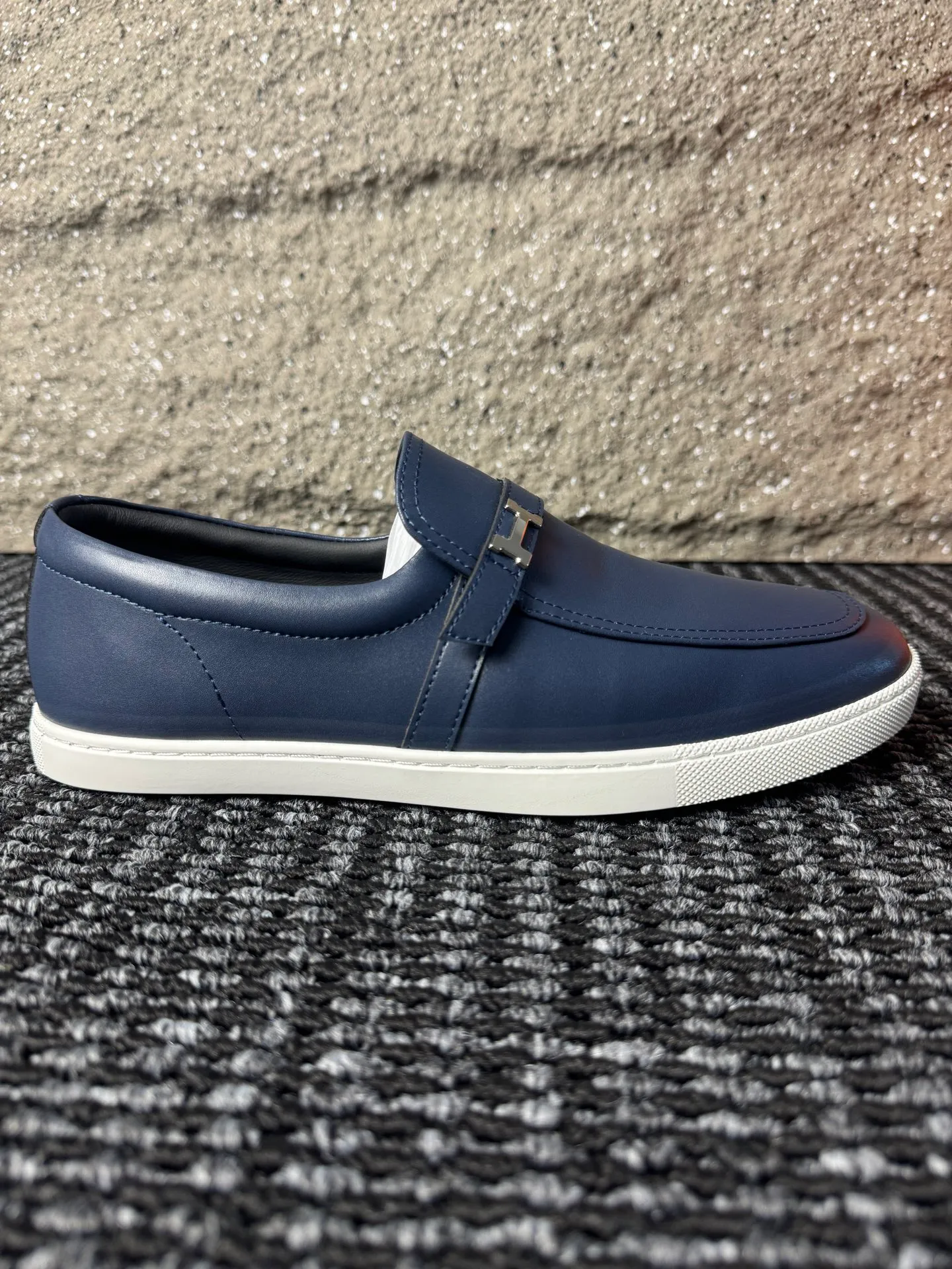 Men's men's shoes 💰440 [New style] 🪷🪷[HERMES] Hermès - High-end quality, the same style as the official website - Upper: 🔝 Nappa calfskin, with iconic H metal - Lining: water-dyed cowhide - Outsole: ultra-light TPU molded outsole - Ultra-high quality control·Fine workmanship: highlighted (high-end·luxury·grade) -Size: 38-44 (45 can be customized)·